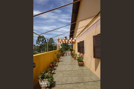 Casa à venda com 475m², 4 quartos e 5 vagas Casa à venda com 475m², 4 quartos e 5 vagasSacada