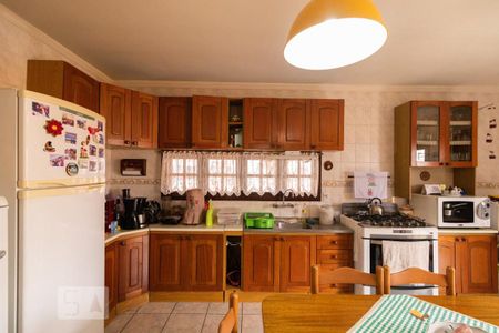 Casa à venda com 475m², 4 quartos e 5 vagas Casa à venda com 475m², 4 quartos e 5 vagasCozinha