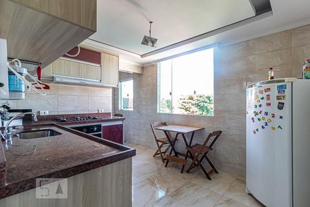 Casa à venda com 123m², 6 quartos e 2 vagasCozinha  2