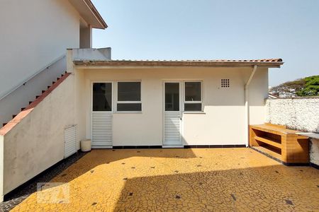 Casa à venda com 270m², 3 quartos e 1 vaga Casa à venda com 270m², 3 quartos e 1 vagaQuintal e área de serviço
