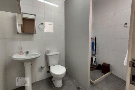 Casa à venda com 270m², 3 quartos e 1 vaga Casa à venda com 270m², 3 quartos e 1 vagaBanheiro da edícula