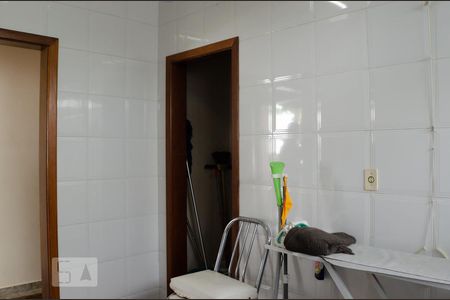 Casa à venda com 450m², 4 quartos e 4 vagas Casa à venda com 450m², 4 quartos e 4 vagasÁrea de Serviço