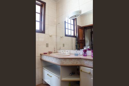 Casa à venda com 450m², 4 quartos e 4 vagas Casa à venda com 450m², 4 quartos e 4 vagasBanheiro da Suíte 2