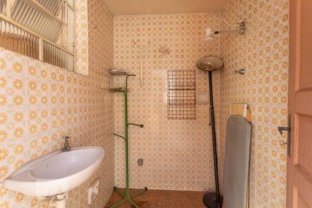 Casa à venda com 450m², 10 quartos e 3 vagasBanheiro de Serviço Casa 1