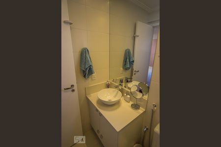 Apartamento à venda com 75m², 2 quartos e 2 vagasBanheiro da Suíte