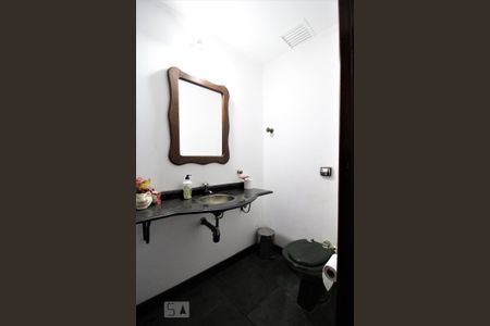 Casa à venda com 300m², 3 quartos e 5 vagasLavabo