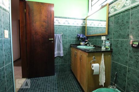 Casa à venda com 300m², 3 quartos e 5 vagasBanheiro social