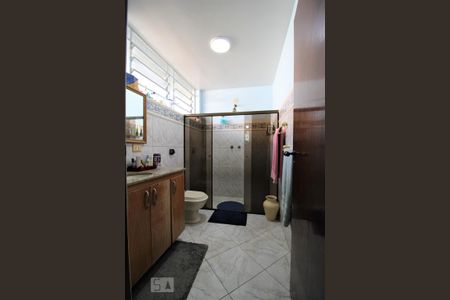 Casa à venda com 300m², 3 quartos e 5 vagasBanheiro da suíte