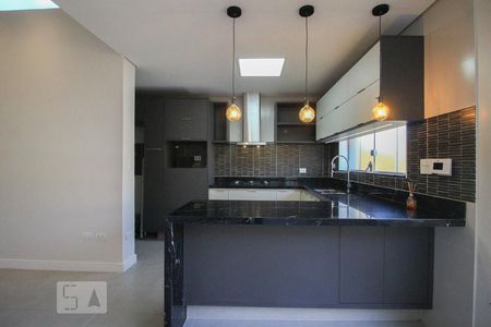 Casa para alugar com 300m², 4 quartos e 5 vagascozinha