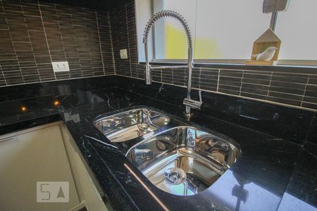 Casa para alugar com 300m², 4 quartos e 5 vagascozinha