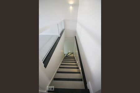 Casa para alugar com 300m², 4 quartos e 5 vagasescada acesso garagem