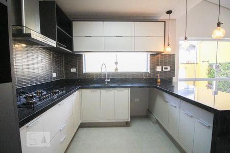 Casa para alugar com 300m², 4 quartos e 5 vagascozinha