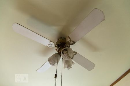 Casa à venda com 250m², 3 quartos e 2 vagasSuíte - Chuveiro