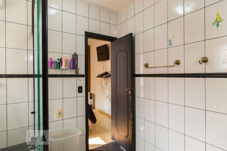 Casa à venda com 250m², 3 quartos e 2 vagasBanheiro da suíte