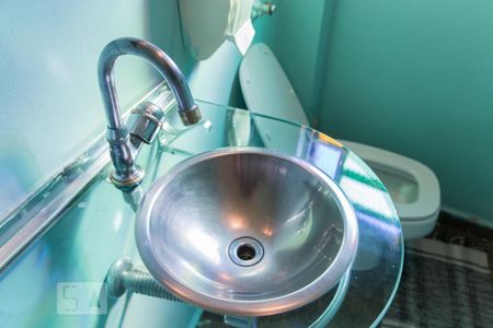 Casa à venda com 250m², 3 quartos e 2 vagasLavabo - Torneira