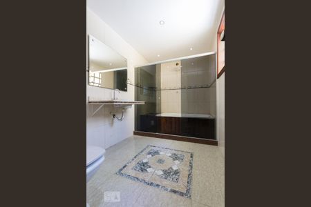 Casa à venda com 400m², 4 quartos e 8 vagas Casa à venda com 400m², 4 quartos e 8 vagasBanheiro da Suíte 2