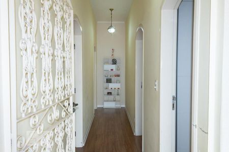 Casa à venda com 330m², 3 quartos e 3 vagasCorredor