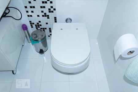 Casa à venda com 330m², 3 quartos e 3 vagasBanheiro da Suíte 2