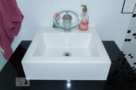 Casa à venda com 330m², 3 quartos e 3 vagasBanheiro da Suíte 2