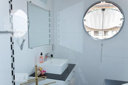 Casa à venda com 330m², 3 quartos e 3 vagasBanheiro da Suíte 1