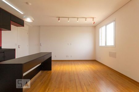 Sala e cozinha de apartamento para alugar com 1 quarto, 40m² em Paraíso do Morumbi, São Paulo