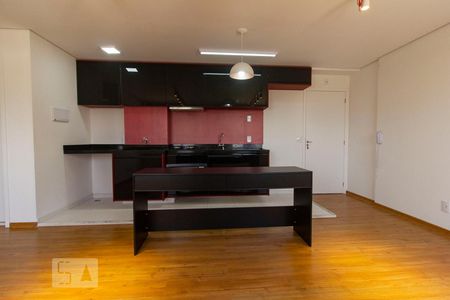 Sala e cozinha de apartamento para alugar com 1 quarto, 40m² em Paraíso do Morumbi, São Paulo