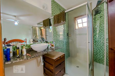 Casa à venda com 185m², 4 quartos e 4 vagasBanheiro da Suite