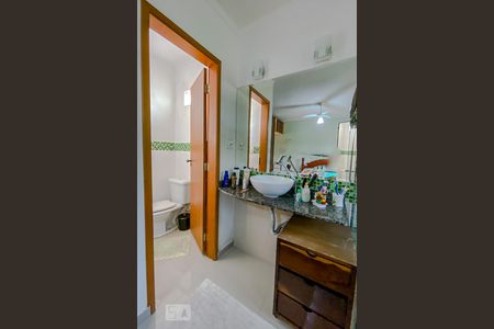 Casa à venda com 185m², 4 quartos e 4 vagasBanheiro da Suite