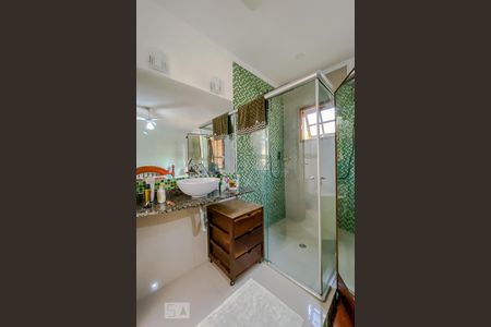 Casa à venda com 185m², 4 quartos e 4 vagasBanheiro da Suite