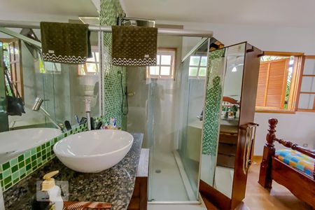 Casa à venda com 185m², 4 quartos e 4 vagasBanheiro da Suite