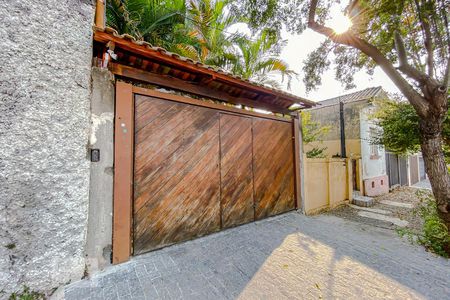 Casa à venda com 185m², 4 quartos e 4 vagasFachada