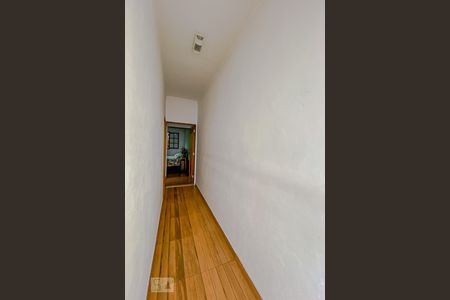 Casa à venda com 185m², 4 quartos e 4 vagasCorredor