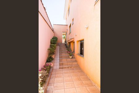 Casa à venda com 315m², 4 quartos e 3 vagas Casa à venda com 315m², 4 quartos e 3 vagasQuintal 2