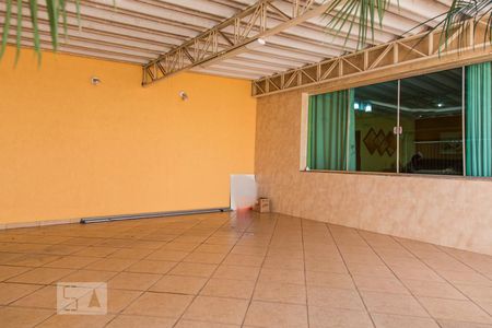 Casa à venda com 315m², 4 quartos e 3 vagas Casa à venda com 315m², 4 quartos e 3 vagasGaragem