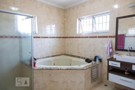Casa à venda com 315m², 4 quartos e 3 vagas Casa à venda com 315m², 4 quartos e 3 vagasBanheiro da Suíte 3