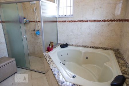 Casa à venda com 315m², 4 quartos e 3 vagas Casa à venda com 315m², 4 quartos e 3 vagasBanheiro da Suíte 3