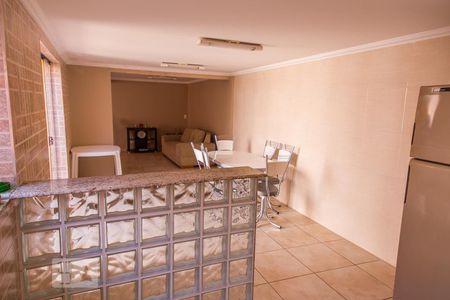 Casa à venda com 315m², 4 quartos e 3 vagas Casa à venda com 315m², 4 quartos e 3 vagasCozinha do salão