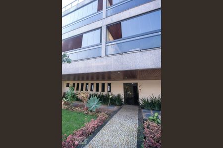 Apartamento para alugar com 380m², 3 quartos e 2 vagas Apartamento para alugar com 380m², 3 quartos e 2 vagasFachada