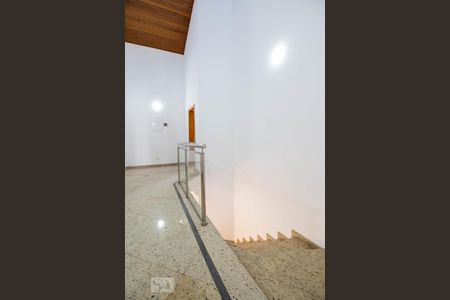 Casa à venda com 534m², 5 quartos e 8 vagas Casa à venda com 534m², 5 quartos e 8 vagasCorredor