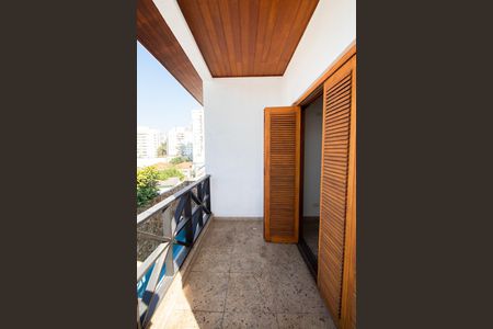 Casa à venda com 534m², 5 quartos e 8 vagas Casa à venda com 534m², 5 quartos e 8 vagasVaranda da Suíte 2