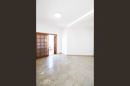 Casa à venda com 534m², 5 quartos e 8 vagas Casa à venda com 534m², 5 quartos e 8 vagasSuíte 2