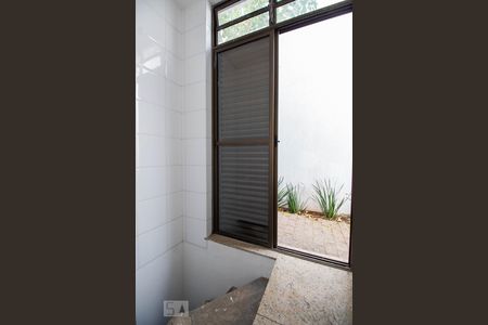 Casa à venda com 534m², 5 quartos e 8 vagas Casa à venda com 534m², 5 quartos e 8 vagasÁrea externa - banheiro