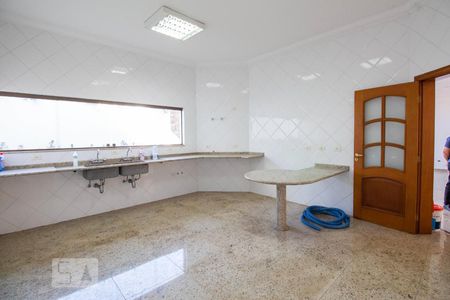 Casa à venda com 534m², 5 quartos e 8 vagas Casa à venda com 534m², 5 quartos e 8 vagasCozinha