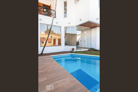 Casa à venda com 534m², 5 quartos e 8 vagas Casa à venda com 534m², 5 quartos e 8 vagasÁrea externa