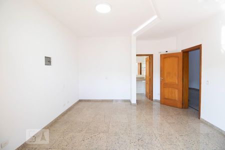Casa à venda com 534m², 5 quartos e 8 vagas Casa à venda com 534m², 5 quartos e 8 vagasSuíte 3