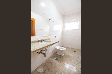 Casa à venda com 534m², 5 quartos e 8 vagas Casa à venda com 534m², 5 quartos e 8 vagasBanheiro da suíte 1