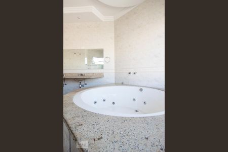 Casa à venda com 534m², 5 quartos e 8 vagas Casa à venda com 534m², 5 quartos e 8 vagasBanheiro da suíte 5