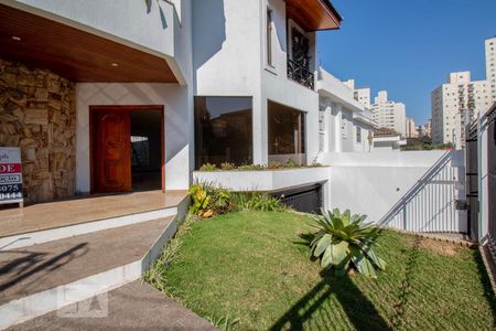 Casa à venda com 534m², 5 quartos e 8 vagas Casa à venda com 534m², 5 quartos e 8 vagasÁrea externa