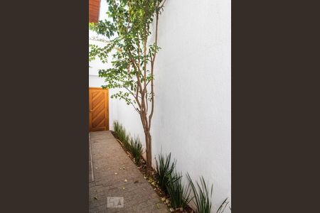 Casa à venda com 534m², 5 quartos e 8 vagas Casa à venda com 534m², 5 quartos e 8 vagasÁrea externa - acesso lavanderia