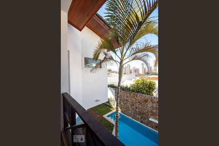 Casa à venda com 534m², 5 quartos e 8 vagas Casa à venda com 534m², 5 quartos e 8 vagasVaranda da Suíte 5